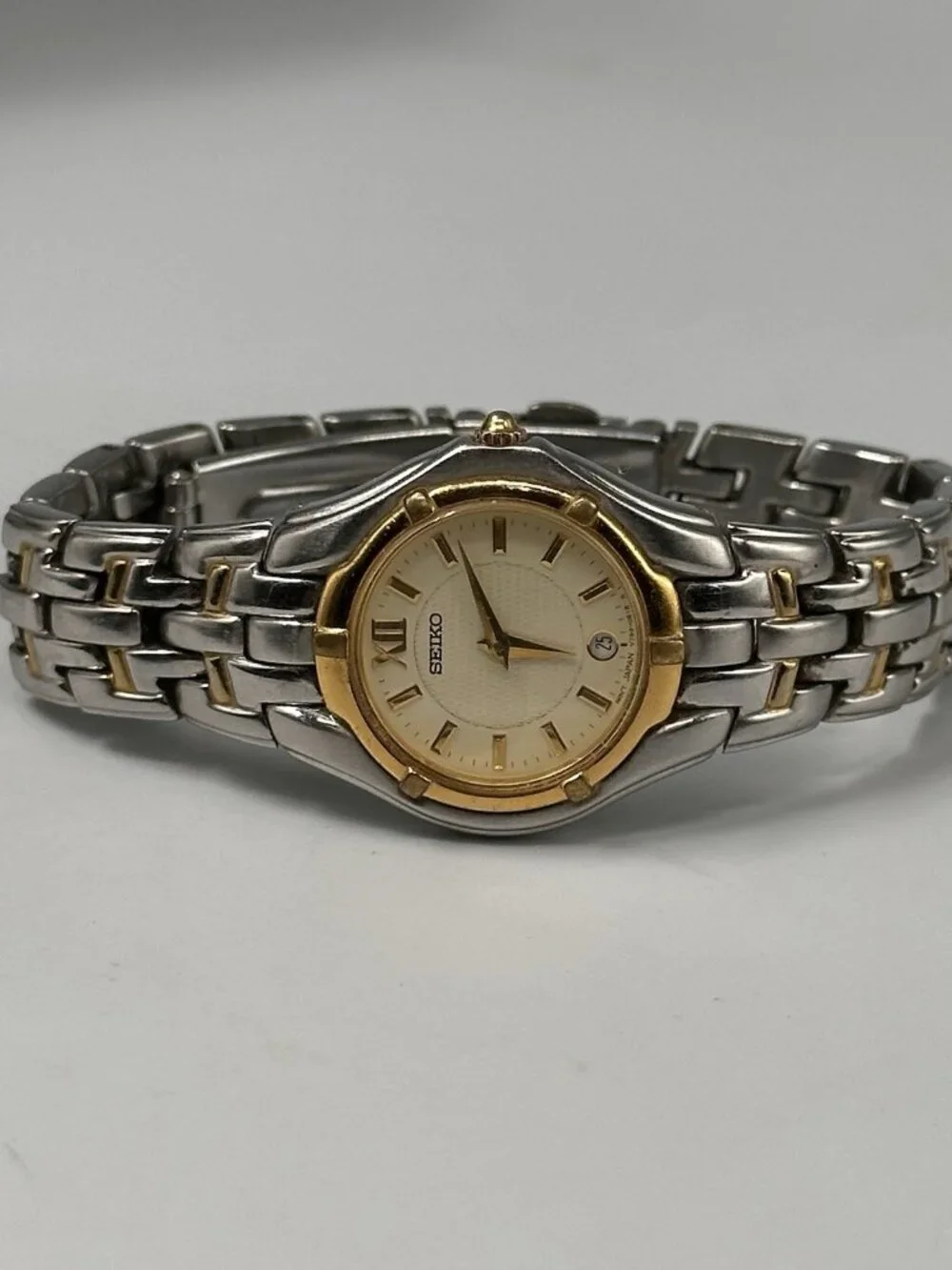 Seiko Watch Women Silver Gold Two Tone Beige Dial Date V789-0369 New Battery